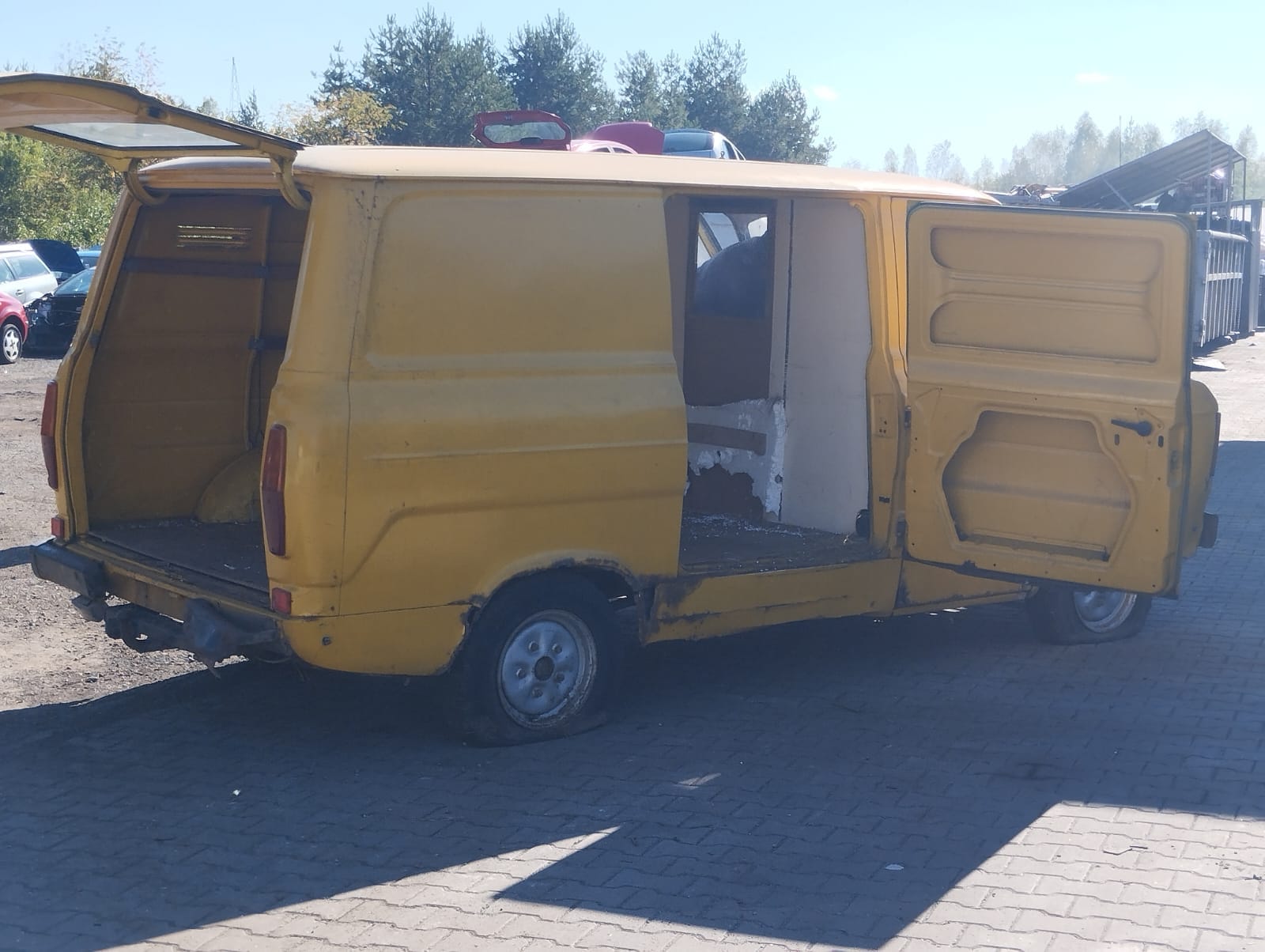 Read more about the article Złomowanie Kraków – kiedy wybrać kasację pojazdów?