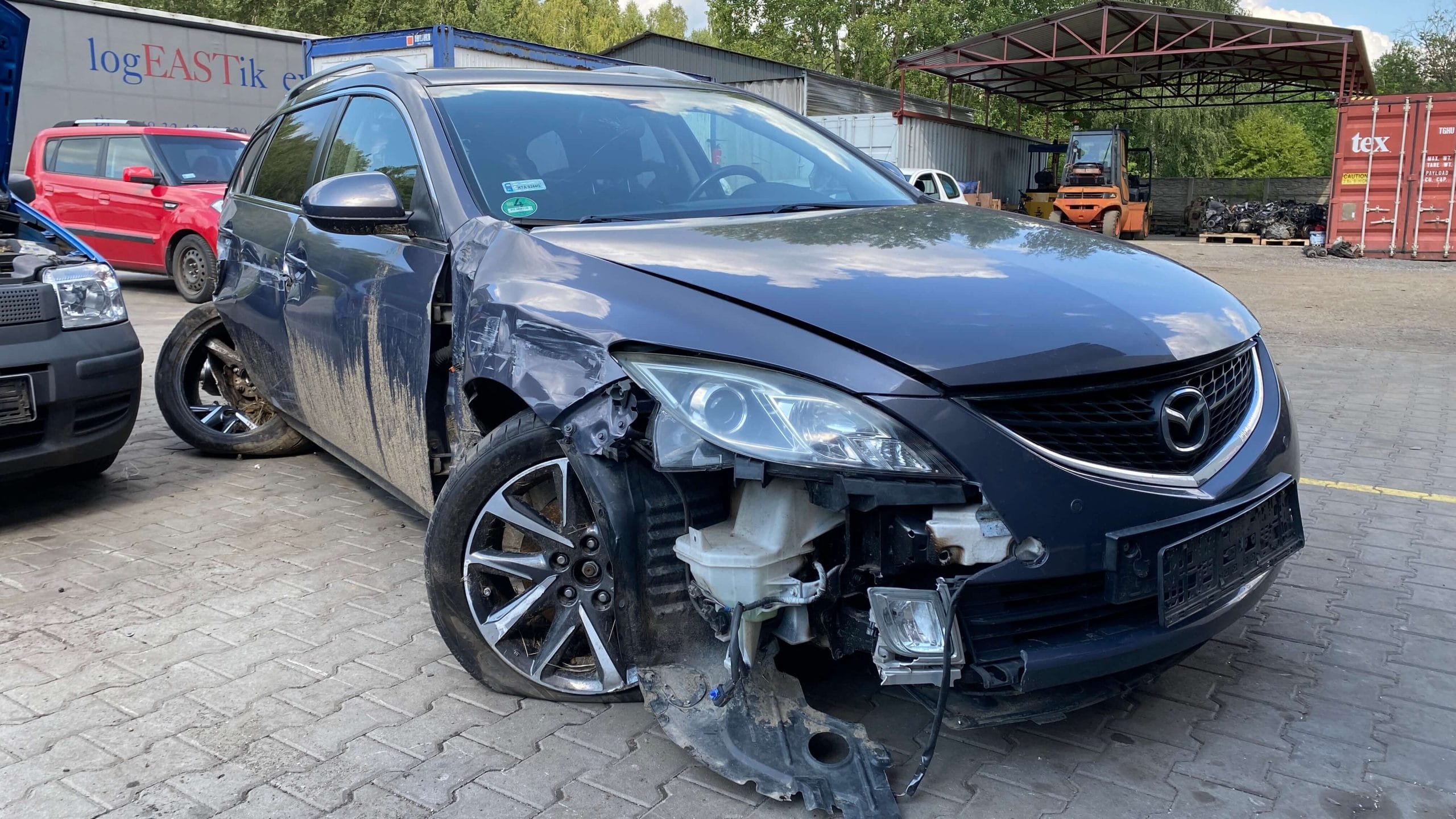 Auto po kolizji w Krakowie – sprzedać czy oddać do kasacji?