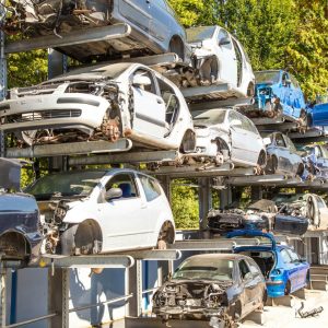 Najczęstsze błędy przy złomowaniu samochodu – czego unikać?