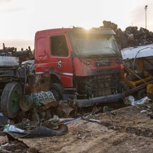 Kasacja samochodu dostawczego powyżej 3,5 t – inne przepisy niż przy autach osobowych?