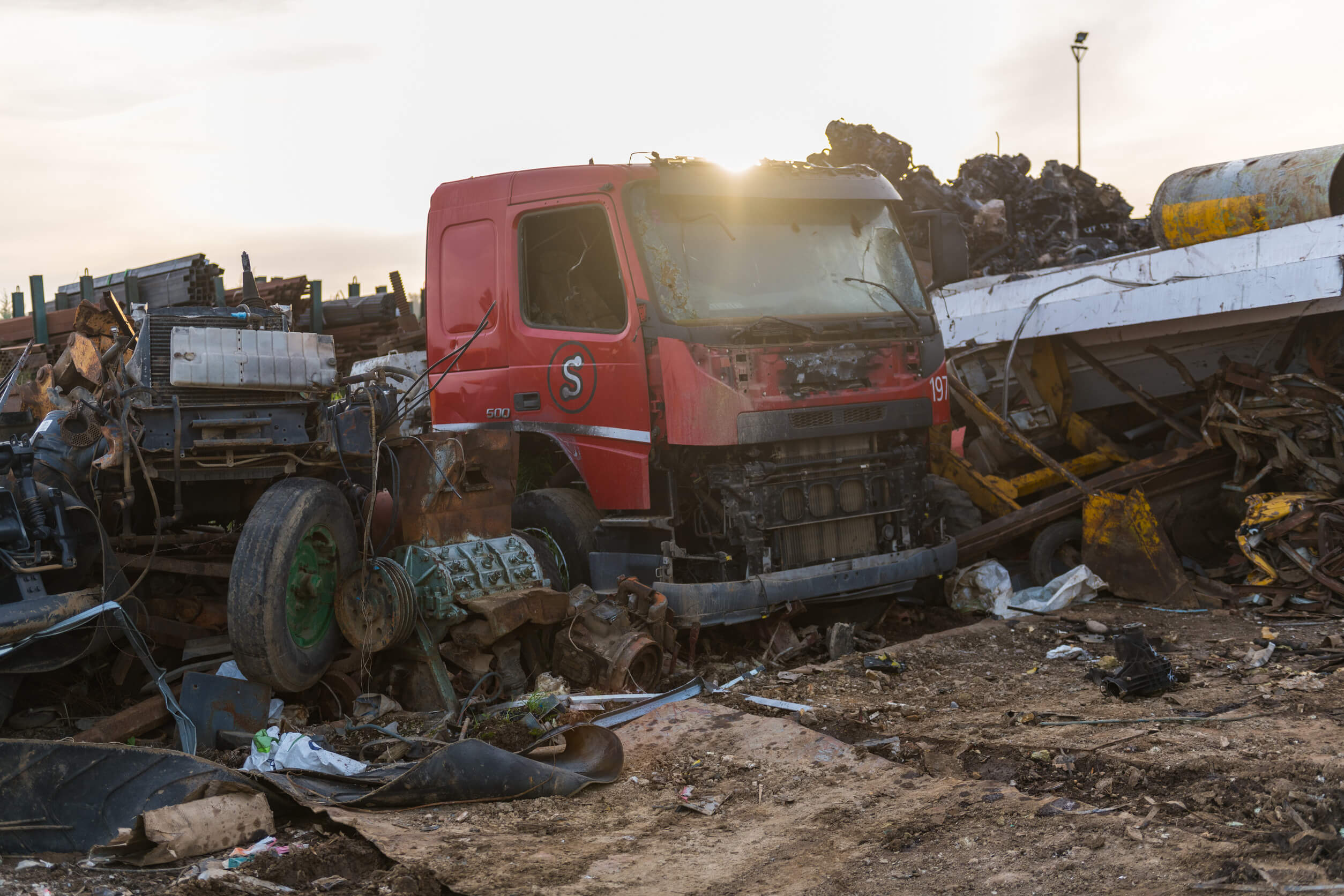 You are currently viewing Kasacja samochodu dostawczego powyżej 3,5 t – inne przepisy niż przy autach osobowych?