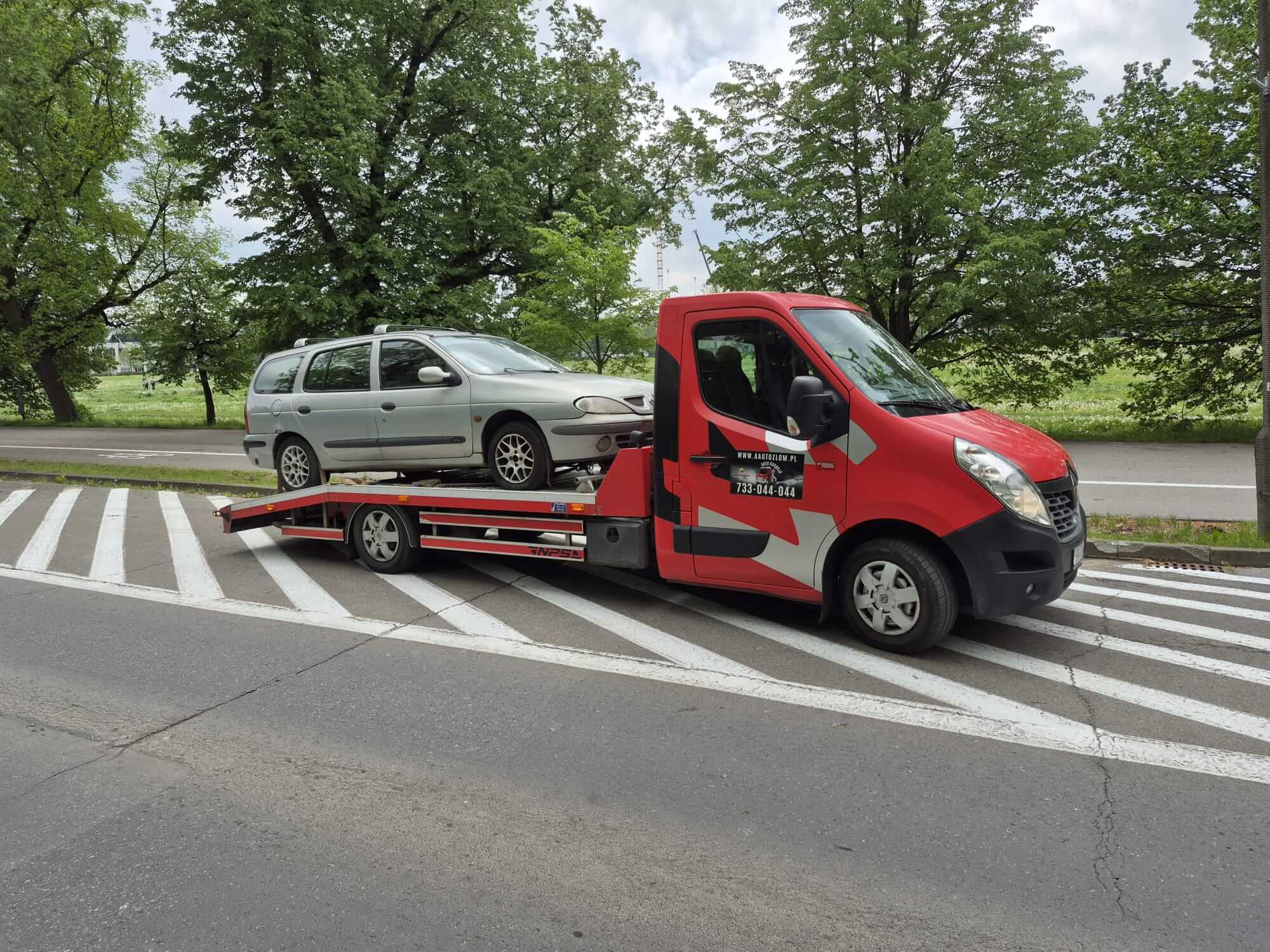 Jak mieszkańcy Krakowa najczęściej pozbywają się niesprawnych samochodów?